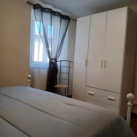 아파트 La Dimora Di Zia Maria 프라토베키오